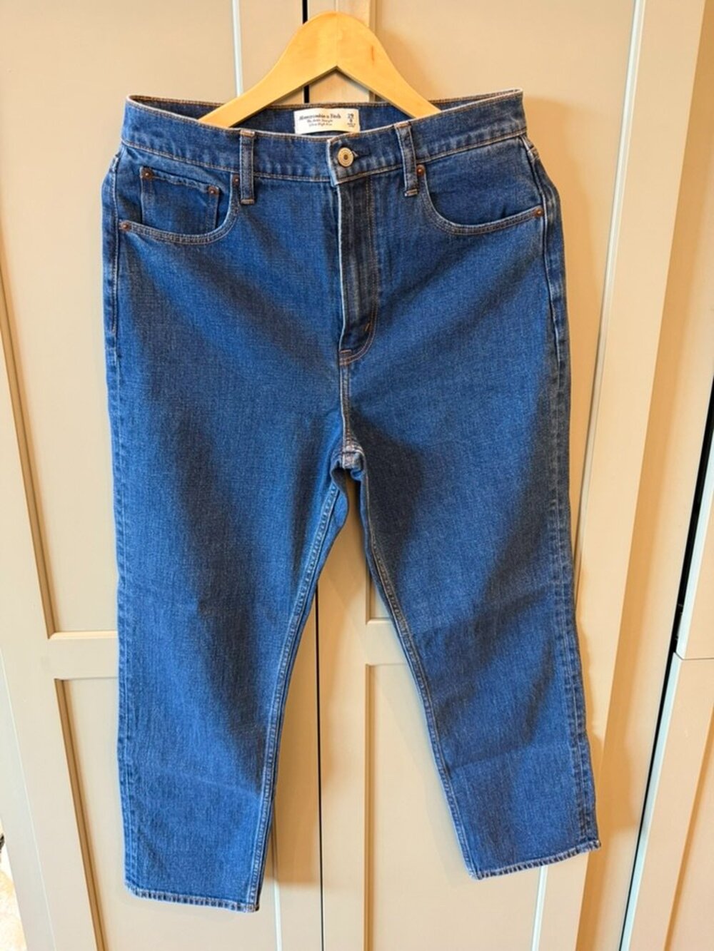 Abercrombie Curve Love Ankle Straight Ultra High Rise Jeans Sizes 28 and 29